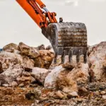 Er der foderspande med indbyggede måleskeer eller skåle?